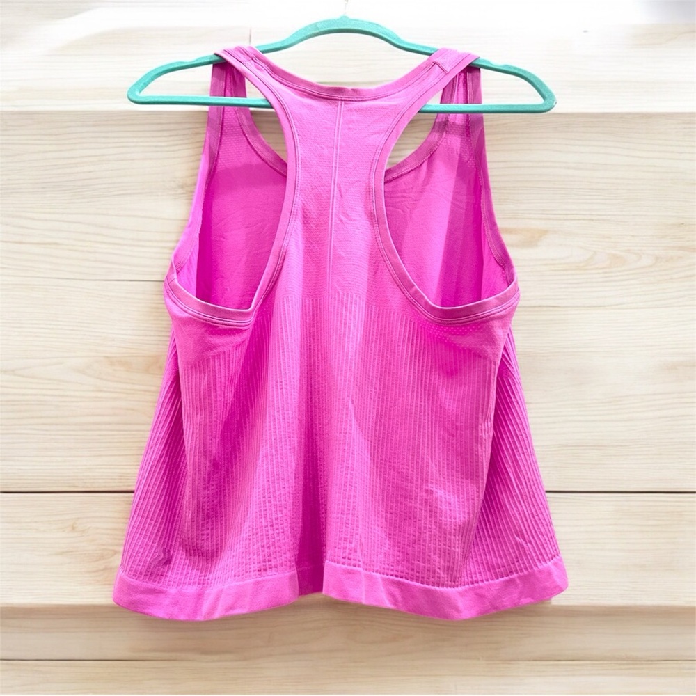 “All in Motion” Seamless Ribbed Racerback Cropped Tank - Picture 4 of 5